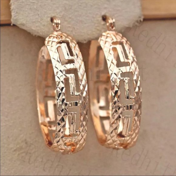 New trendy hollow out style gold tone earrings - Picture 2 of 3